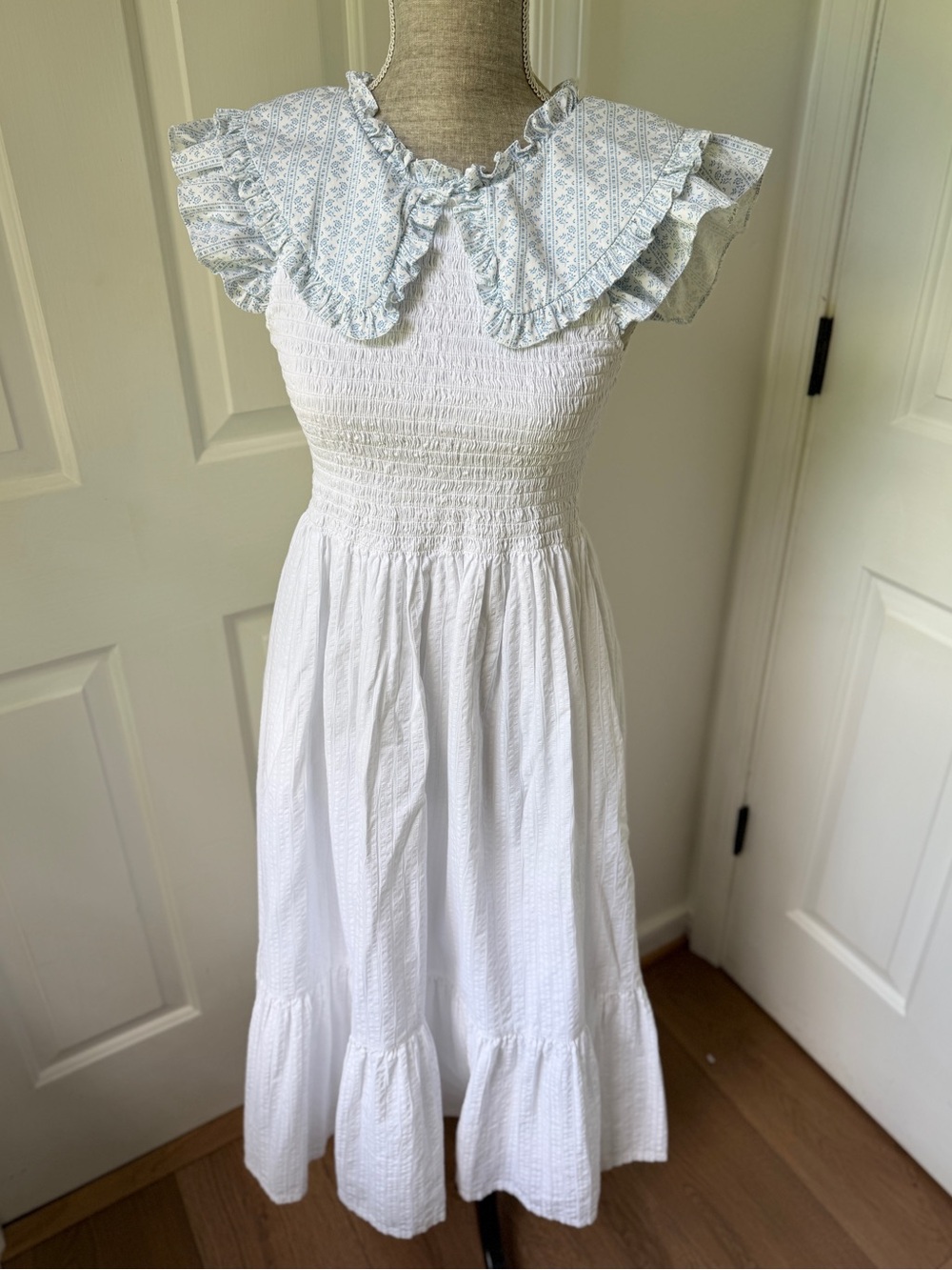 Dondolo White Smocked Cotton Midi Dress Blue Toile Ruffle Collar Size Medium